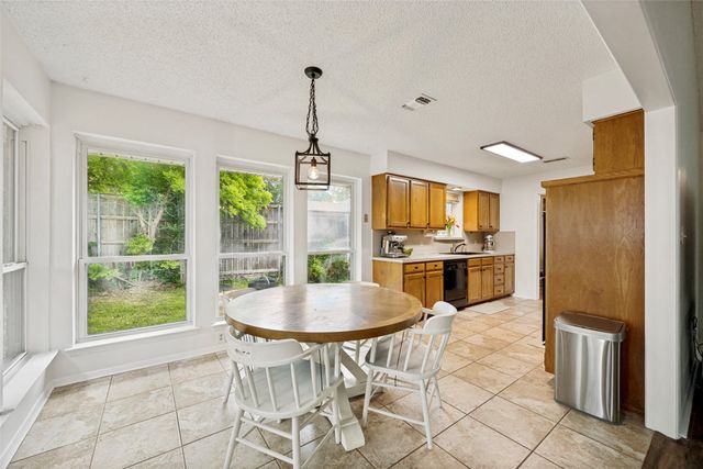 4532 Grey Dawn Drive, Arlington, TX 76017