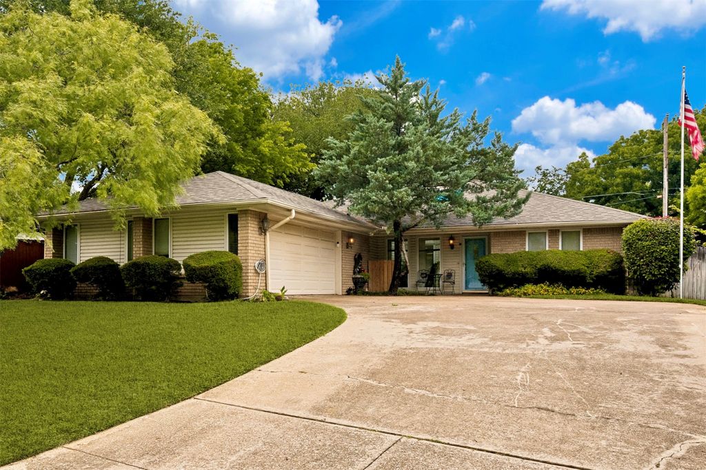 4532 Grey Dawn Drive, Arlington, TX 76017