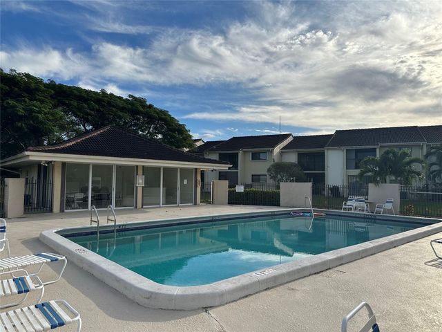 22415 SW 61st Way 202, Boca Raton, FL 33428