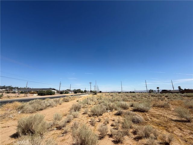 8859 E, Hesperia, CA 92345