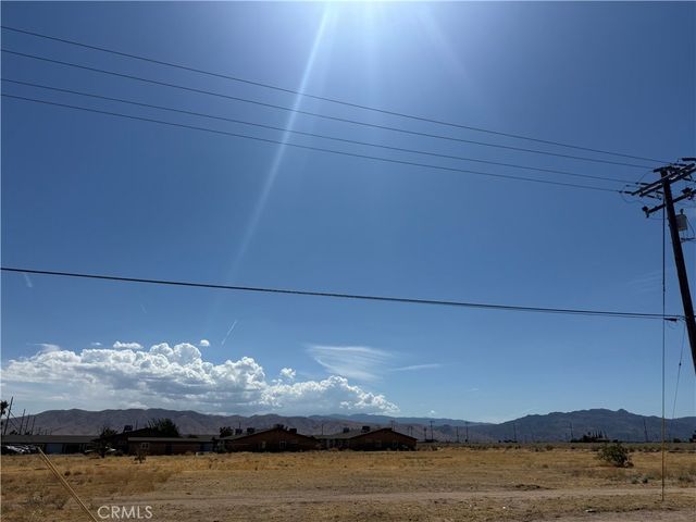 8859 E, Hesperia, CA 92345