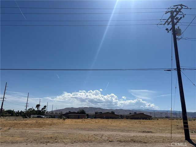8859 E, Hesperia, CA 92345