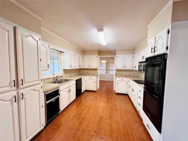 204 Primrose Lane, Hemphill, TX 75948