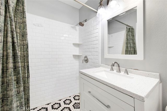 297 W Kirkwall, Azusa, CA 91702