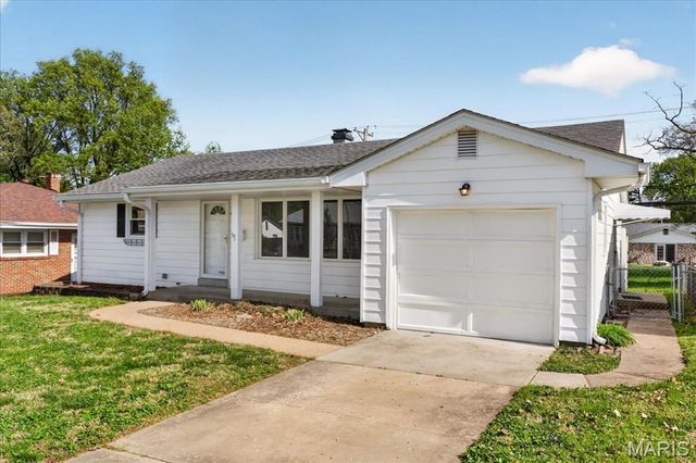 116 S Cadillac Drive, St Charles, MO 63301