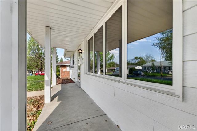 116 S Cadillac Drive, St Charles, MO 63301