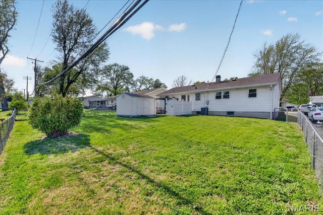 116 S Cadillac Drive, St Charles, MO 63301