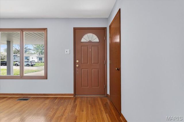 116 S Cadillac Drive, St Charles, MO 63301