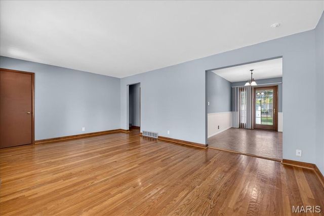 116 S Cadillac Drive, St Charles, MO 63301