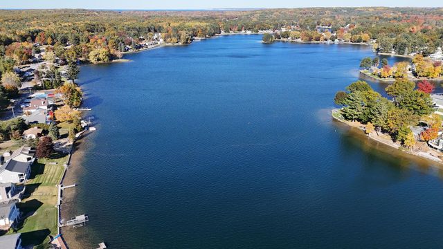 1733 N Lakeview Drive, Mears, MI 49436