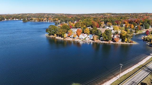 1733 N Lakeview Drive, Mears, MI 49436