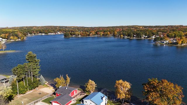 1733 N Lakeview Drive, Mears, MI 49436