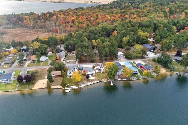 1733 N Lakeview Drive, Mears, MI 49436