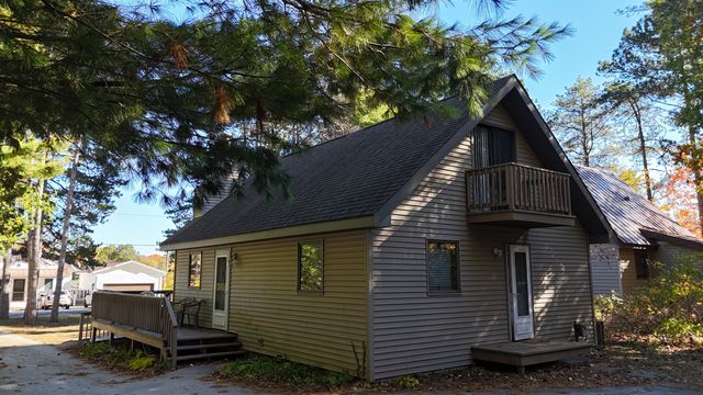 1733 N Lakeview Drive, Mears, MI 49436