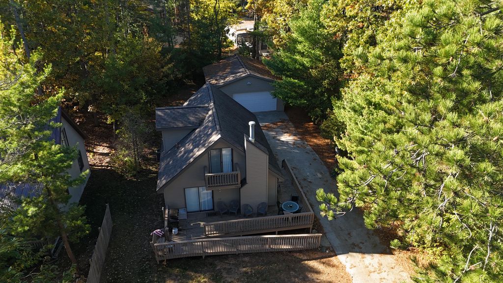 1733 N Lakeview Drive, Mears, MI 49436