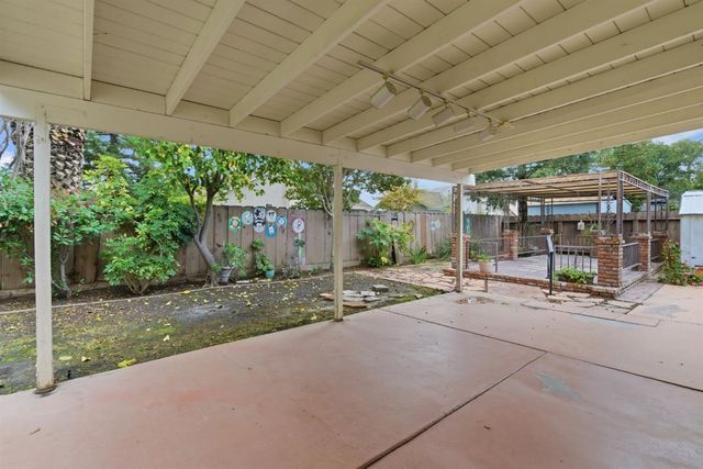 660 Tahoe St, Manteca, CA 95337