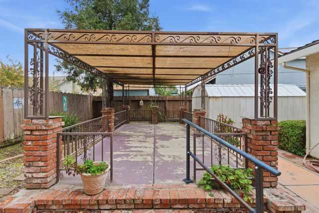 660 Tahoe St, Manteca, CA 95337