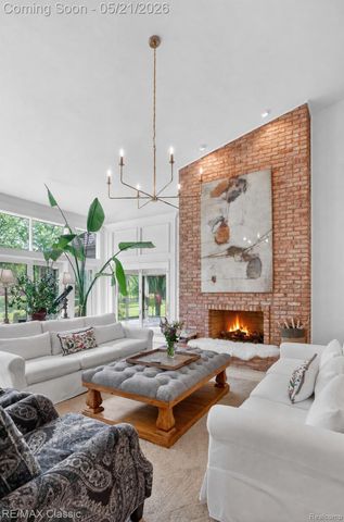 115 W Hickory Grove Road, Bloomfield Hills, MI 48304