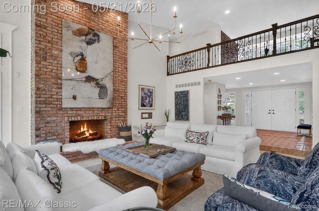 115 W Hickory Grove Road, Bloomfield Hills, MI 48304