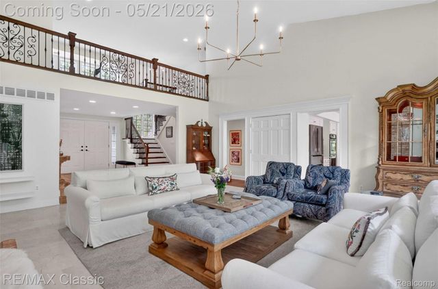 115 W Hickory Grove Road, Bloomfield Hills, MI 48304