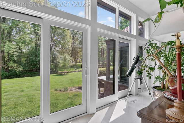 115 W Hickory Grove Road, Bloomfield Hills, MI 48304