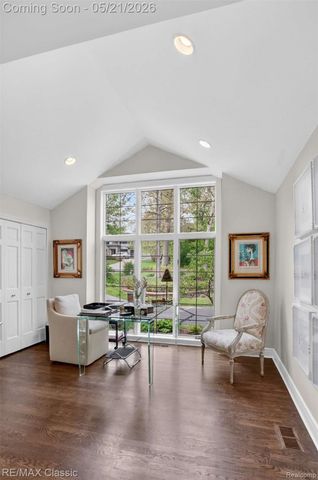 115 W Hickory Grove Road, Bloomfield Hills, MI 48304
