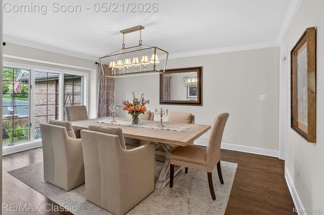 115 W Hickory Grove Road, Bloomfield Hills, MI 48304