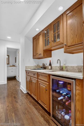 115 W Hickory Grove Road, Bloomfield Hills, MI 48304