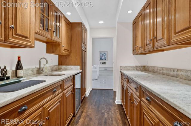 115 W Hickory Grove Road, Bloomfield Hills, MI 48304