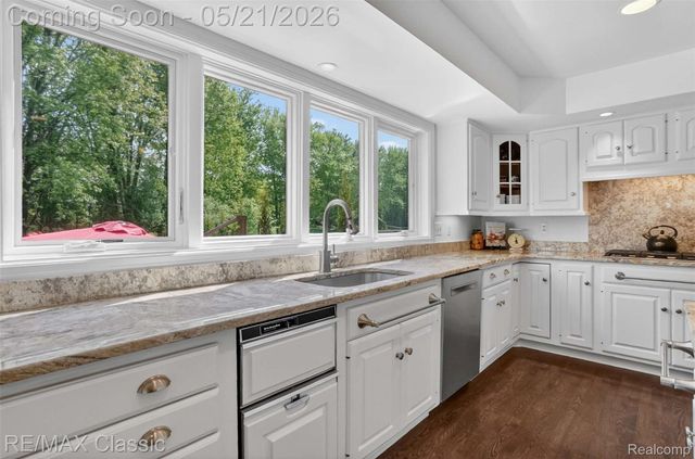 115 W Hickory Grove Road, Bloomfield Hills, MI 48304