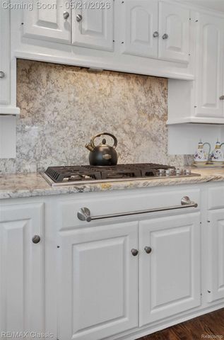 115 W Hickory Grove Road, Bloomfield Hills, MI 48304