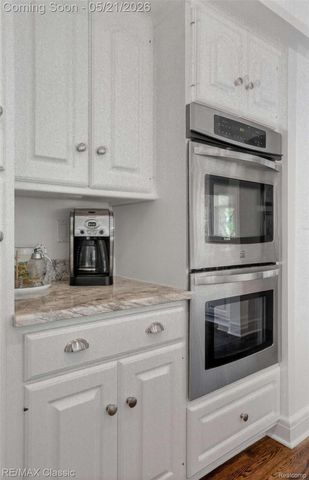 115 W Hickory Grove Road, Bloomfield Hills, MI 48304