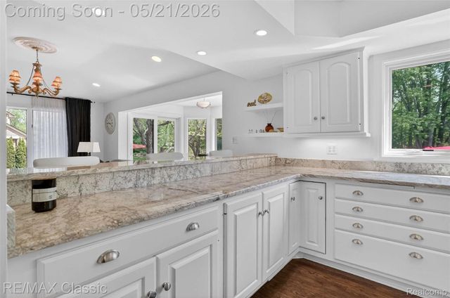 115 W Hickory Grove Road, Bloomfield Hills, MI 48304