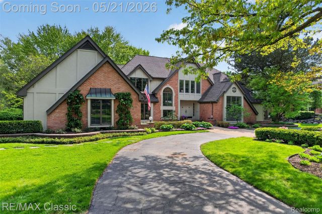 115 W Hickory Grove Road, Bloomfield Hills, MI 48304