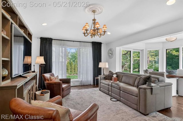 115 W Hickory Grove Road, Bloomfield Hills, MI 48304
