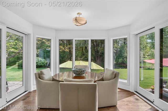 115 W Hickory Grove Road, Bloomfield Hills, MI 48304