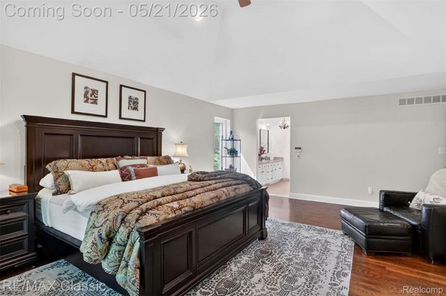 115 W Hickory Grove Road, Bloomfield Hills, MI 48304