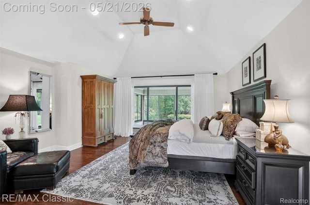 115 W Hickory Grove Road, Bloomfield Hills, MI 48304