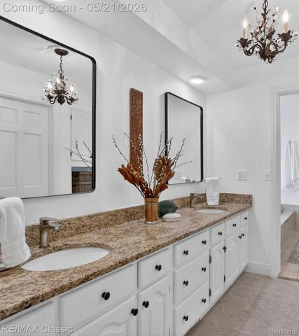 115 W Hickory Grove Road, Bloomfield Hills, MI 48304