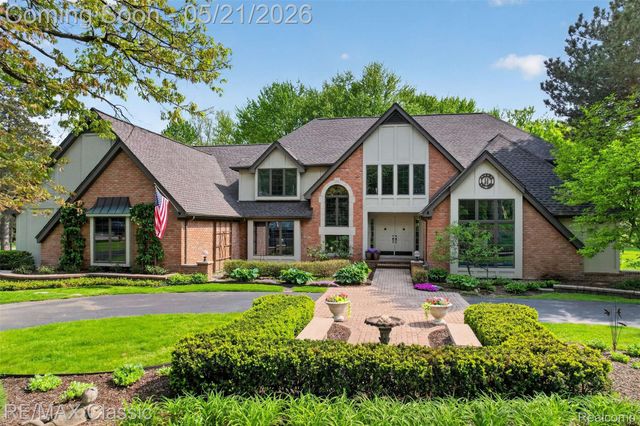 115 W Hickory Grove Road, Bloomfield Hills, MI 48304