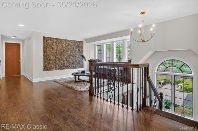115 W Hickory Grove Road, Bloomfield Hills, MI 48304