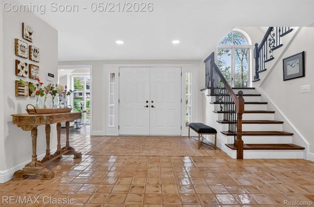 115 W Hickory Grove Road, Bloomfield Hills, MI 48304