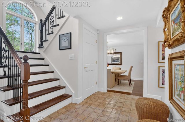 115 W Hickory Grove Road, Bloomfield Hills, MI 48304