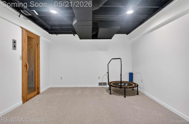 115 W Hickory Grove Road, Bloomfield Hills, MI 48304