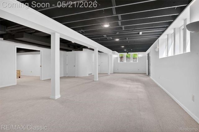 115 W Hickory Grove Road, Bloomfield Hills, MI 48304