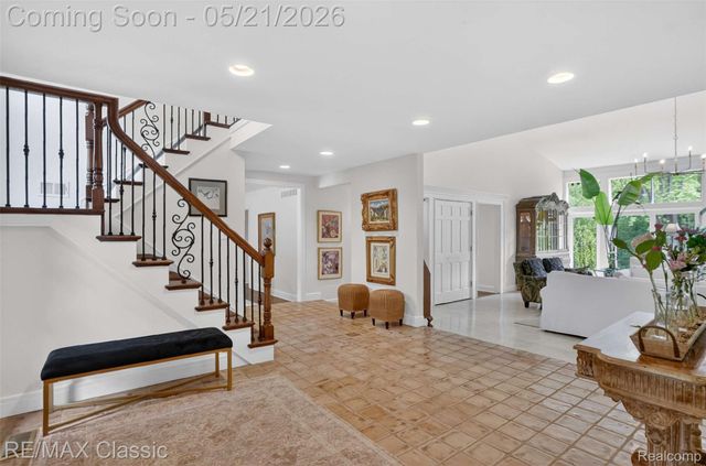 115 W Hickory Grove Road, Bloomfield Hills, MI 48304