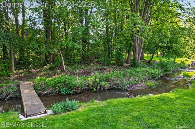115 W Hickory Grove Road, Bloomfield Hills, MI 48304