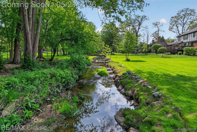 115 W Hickory Grove Road, Bloomfield Hills, MI 48304