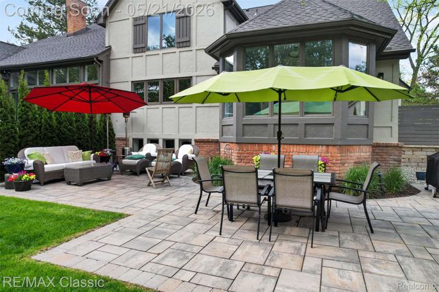 115 W Hickory Grove Road, Bloomfield Hills, MI 48304