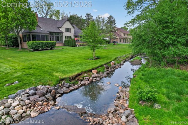115 W Hickory Grove Road, Bloomfield Hills, MI 48304